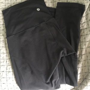 Black high waisted lululemon crops